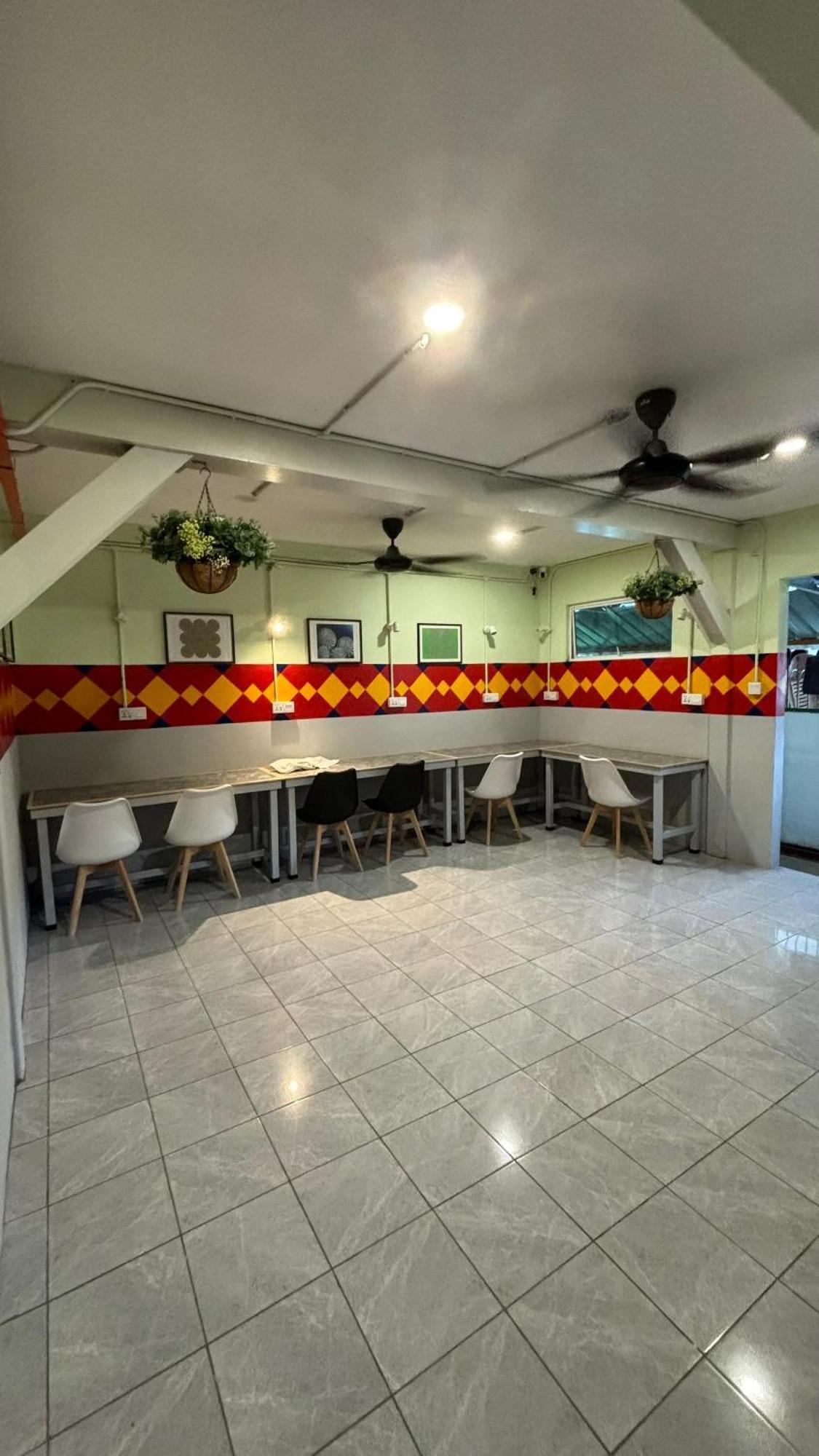 5 Minutes Airport Lodge Kampong Patagas Extérieur photo