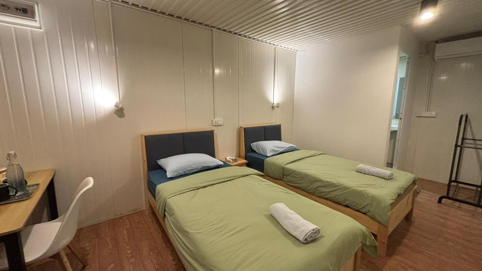 5 Minutes Airport Lodge Kampong Patagas Extérieur photo